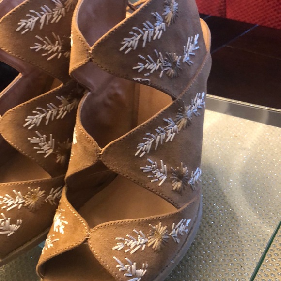 Quipid Wedge Suede and Embroidery Flowers - Heels - Picture 6 of 13